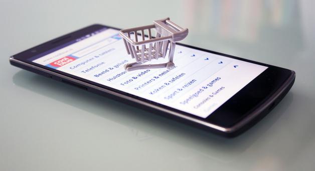 Tylko 5 proc. zakupów odzieży Polacy dokonują w sklepach internetowych. W krajach rozwiniętych stanowią one 30–40 proc.